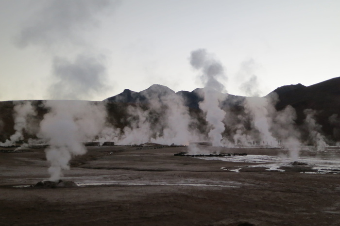 智利el Tatio间歇泉，烟雾，田野，山脉，丘陵，烟雾-物理结构，地质学