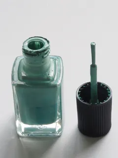 青色指甲油的浅聚焦摄影 青色指甲油的浅聚焦摄影