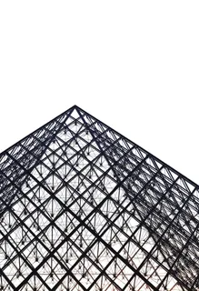 黑色建筑的低角度摄影