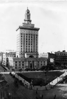 1917 年加利福尼亚州奥克兰市政厅和*广场 1917 年加利福尼亚州奥克兰市政厅和*广场
