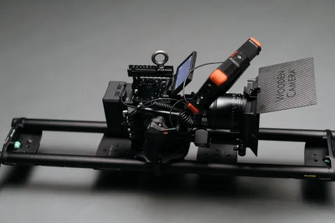 滑动广告上的黑色摄像机