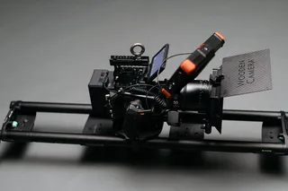 滑动广告上的黑色摄像机