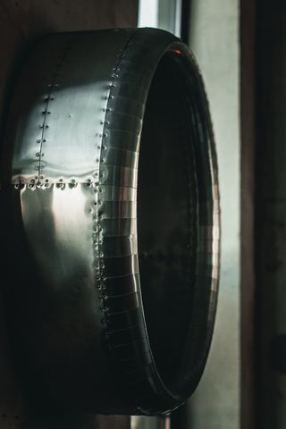 镜子、轮胎、氛围、工作场所、开放空间、fabrika、chill、第比利斯