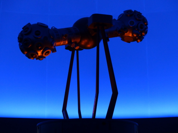 恒星投影仪，天文馆，投影仪，机器，未来派，蓝色，明亮，荧光