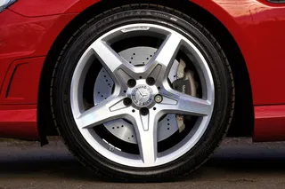 特写镜头，照相，铬色梅赛德斯-奔驰5-，5辐，vehcle车轮，普利司通-波坦扎轮胎，梅赛德斯-奔驰，汽车