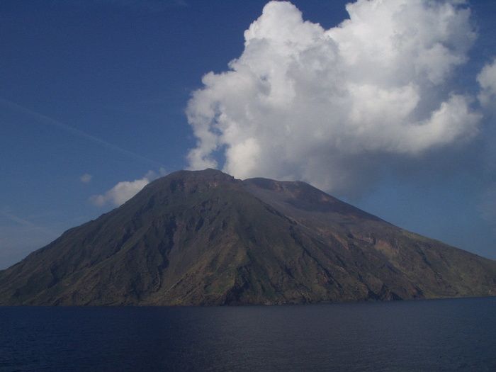 山地、多云、天空、白天、斯特龙博利、火山、火山活动、炎热