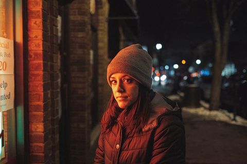 女人，站着，外面，商店，夜间，人，寒冷，天气