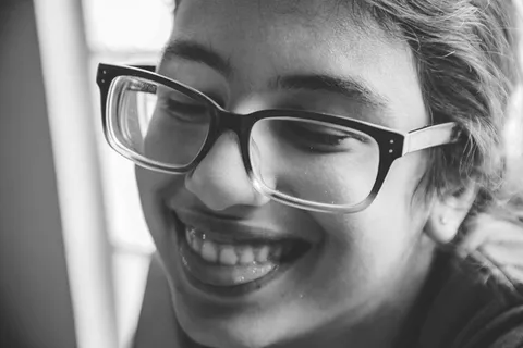 山姆,眼镜,脸,黑白,人物,微笑,幸福,肖像 山姆,眼镜,脸,黑白,人物,微笑,幸福,肖像