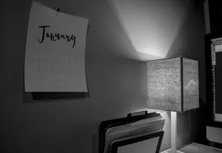 桌子，日历，灯，灯，墙，工作，工作，文件