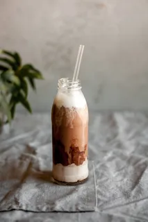 果汁、饮料、饮料、牛奶、奶昔、奶昔、酒精、啤酒