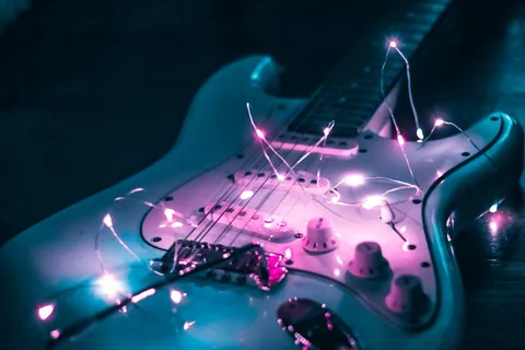 吉他、乐器、休闲活动、电吉他、灯光、艺术、车辆、飞机