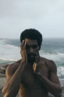 男人摸他的脸 男人摸他的脸