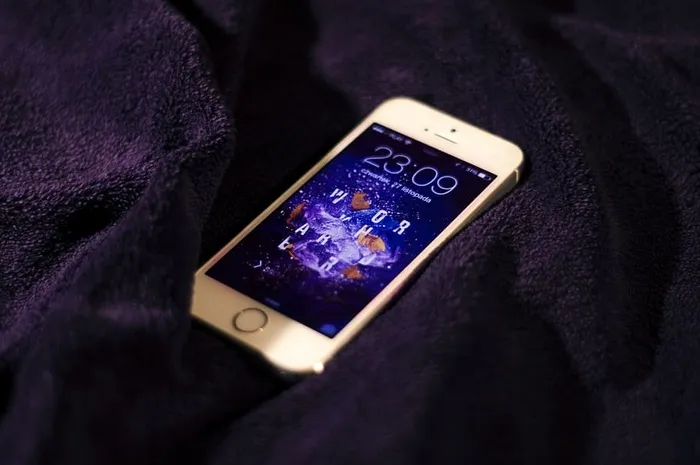 银色iphone 5，5s，黑色，纺织品，iphone，手机，手机，设备