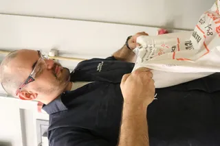 男人，男人，室内，一个人，真人，纸，控股，业务