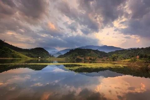 黎明时的山景 黎明时的山景