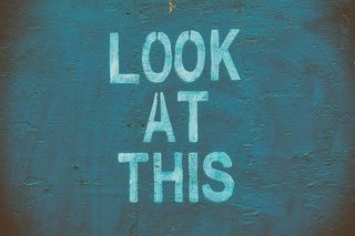 “看这张”城市墙上的模板字