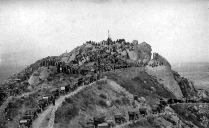 1913 年，加利福尼亚州里弗赛德的 Rubidoux 山复活节日出服务