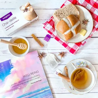 柴，茶，正念，冥想，热十字面包，野餐，亲爱的，书