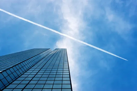 蓝色、天空、云、建筑物、窗户、商业、企业、建筑 蓝色、天空、云、建筑物、窗户、商业、企业、建筑