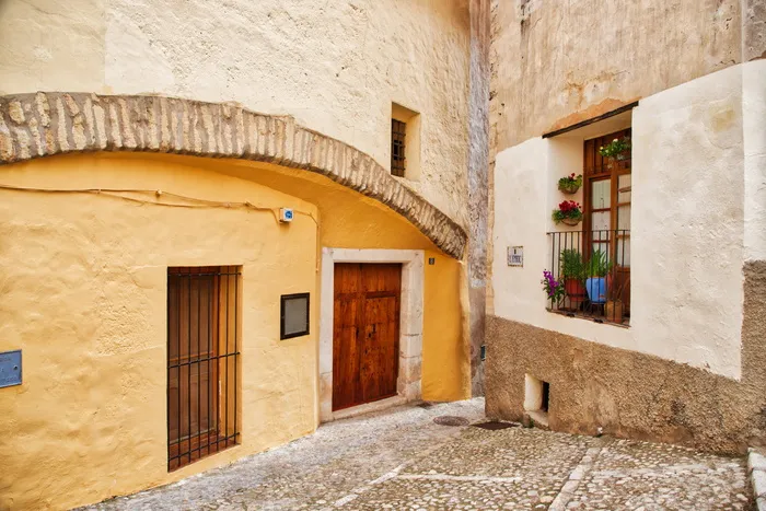 白天的小巷，建筑，西班牙，波卡连特，街道，城市，天井，锅