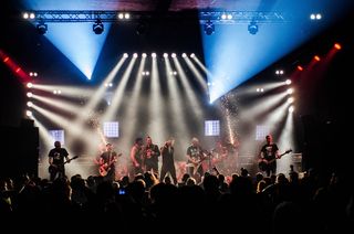 人、灯光、聚会、人群、观众、乐队、音乐会、娱乐