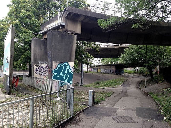 曼彻斯特内环路下的地下通道上的涂鸦，曼彻斯特路。