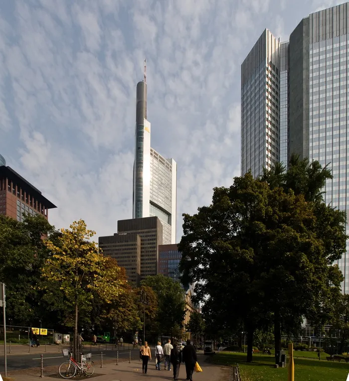 美因河畔法兰克福，市中心，美因河滨法兰克福，德国，摩天大楼，树，建筑