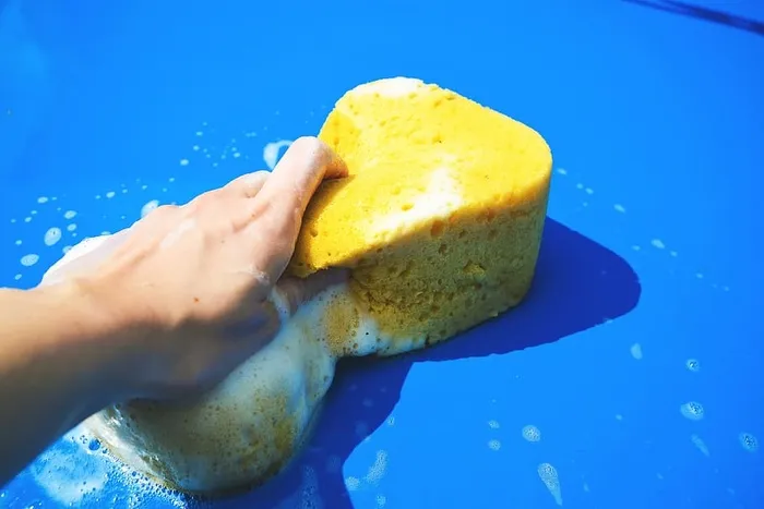 用海绵洗车