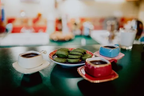 咖啡和绿茶饼干