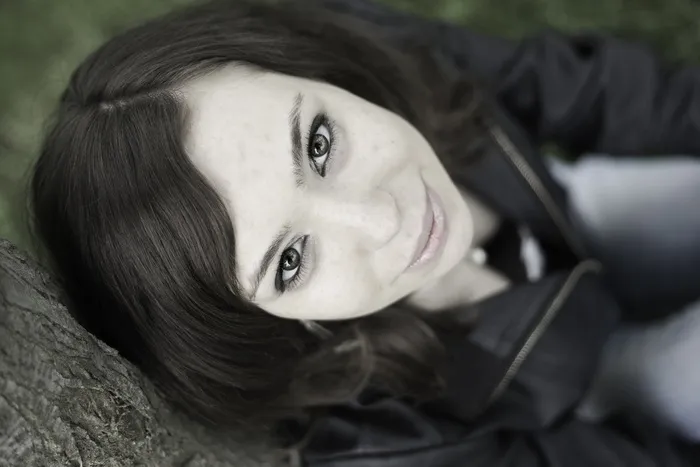 选择性，聚焦照片，女性，黑色，波浪形，头发，肖像，眼睛