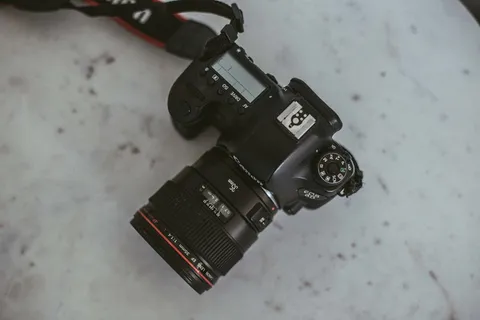 黑色佳能单反相机