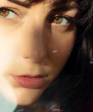 女性面部特写照片