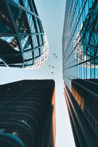 灰色混凝土建筑、办公楼、建筑、城市、城镇、城市、高层、建筑