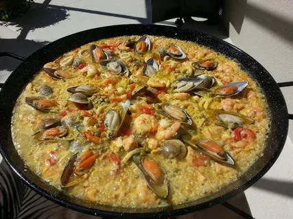 熟的,食物,黑色,烹饪锅,丰富的海鲜饭,海鲜饭,西班牙海鲜饭,火 熟的,食物,黑色,烹饪锅,丰富的海鲜饭,海鲜饭,西班牙海鲜饭,火