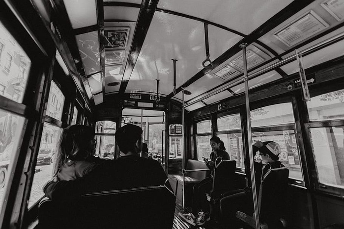 葡萄牙里斯本街头著名的复古黄色28有轨电车