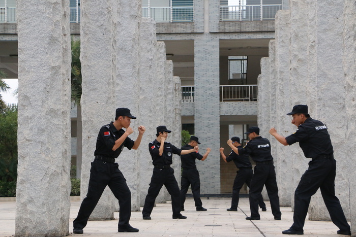 江西师范大学，小卫队，校园安全，人群，建筑外观，建筑，男人，建筑结构