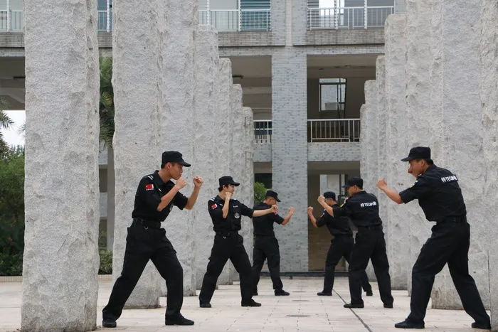 江西师范大学，小卫队，校园安全，人群，建筑外观，建筑，男人，建筑结构