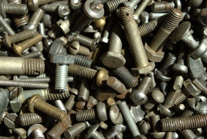 bunch、gray、bolts、old、screw、很多、building、the background