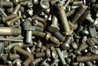 bunch、gray、bolts、old、screw、很多、building、the background