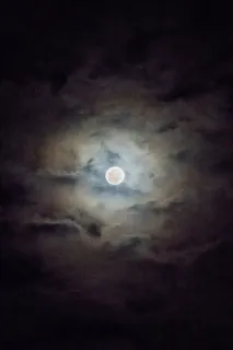 月亮、夜晚、天空、云、户外、风景、宁静、平流层