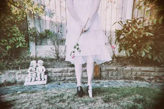 女人，白色连衣裙，花朵，背部，婚礼，连衣裙，花园，玫瑰