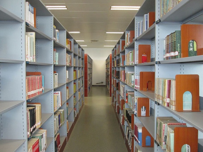 湖北省图书馆，大楼，图书馆，书架，室内，大组物品，顺序，排成一行
