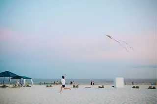 男人，奔跑，白色，沙滩，晴朗，天空，风筝，海滩