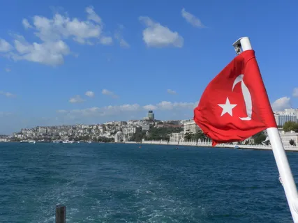土耳其,博斯普鲁斯海峡,伊斯坦布尔,土耳其国旗,建筑,红色,旗帜,水 土耳其,博斯普鲁斯海峡,伊斯坦布尔,土耳其国旗,建筑,红色,旗帜,水