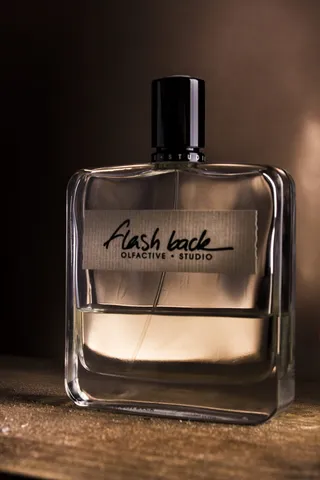 广告，棕色，木质，深色，嗅觉，香水，室内，行李