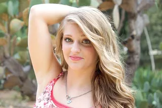 肖像摄影，女人，红色，无袖，上衣，女孩，金发，微笑