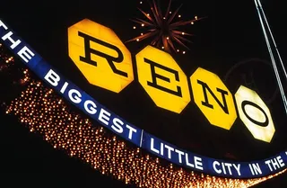 著名的雷诺霓虹灯景观内华达州世界上最大的小城