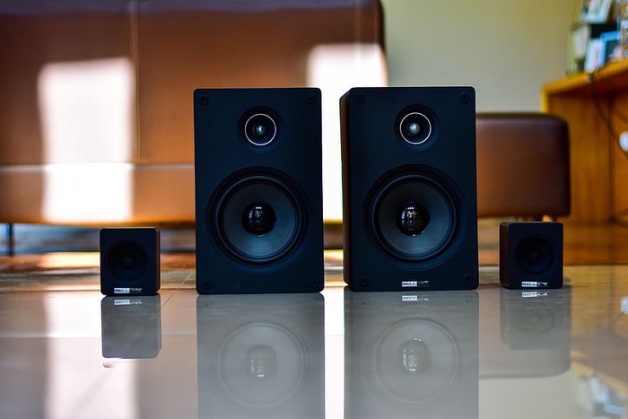 扬声器、黑色、声音、音乐、室内、技术、艺术、文化和娱乐、音乐