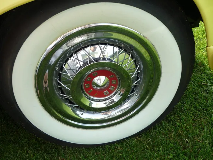 汽车，成熟，车轮，oldtimer，whitewall轮胎，福特，轮毂盖，镀铬