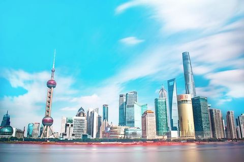 蓝天下的高层建筑